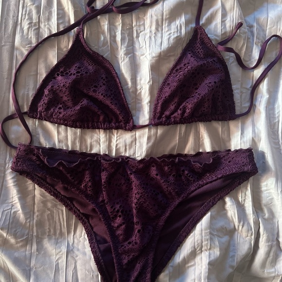 💜💜EUC-SUPER CUTE PURPLE BIKINI WITH CHEEKY BOTTOMS SZ L💜💜 - Picture 7 of 7